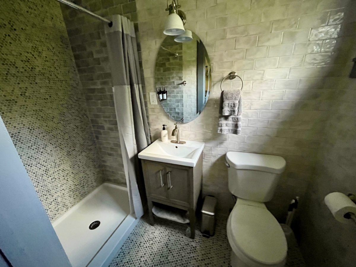 Welcome to Your Enchanting Cottage Retreat - Historic Private Estate with Lush Outdoor Spaces - Photo 10