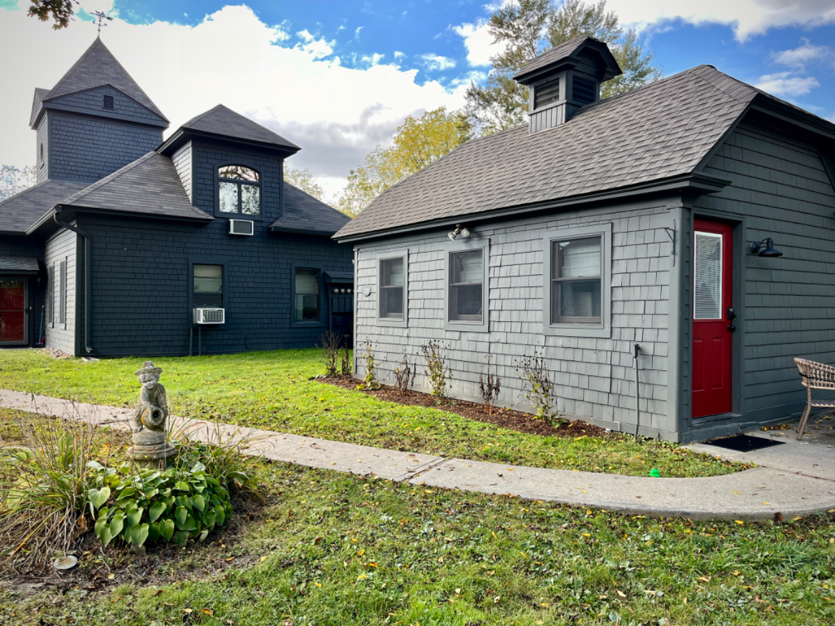 Welcome to Your Enchanting Cottage Retreat - Historic Private Estate with Lush Outdoor Spaces - Photo 12