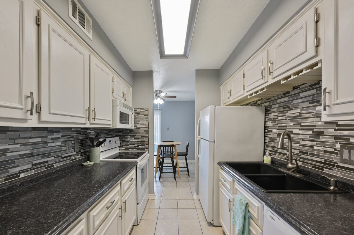 Fully Furnished 2/1.5 Near Texas A&M/Medical Centers - Photo 8