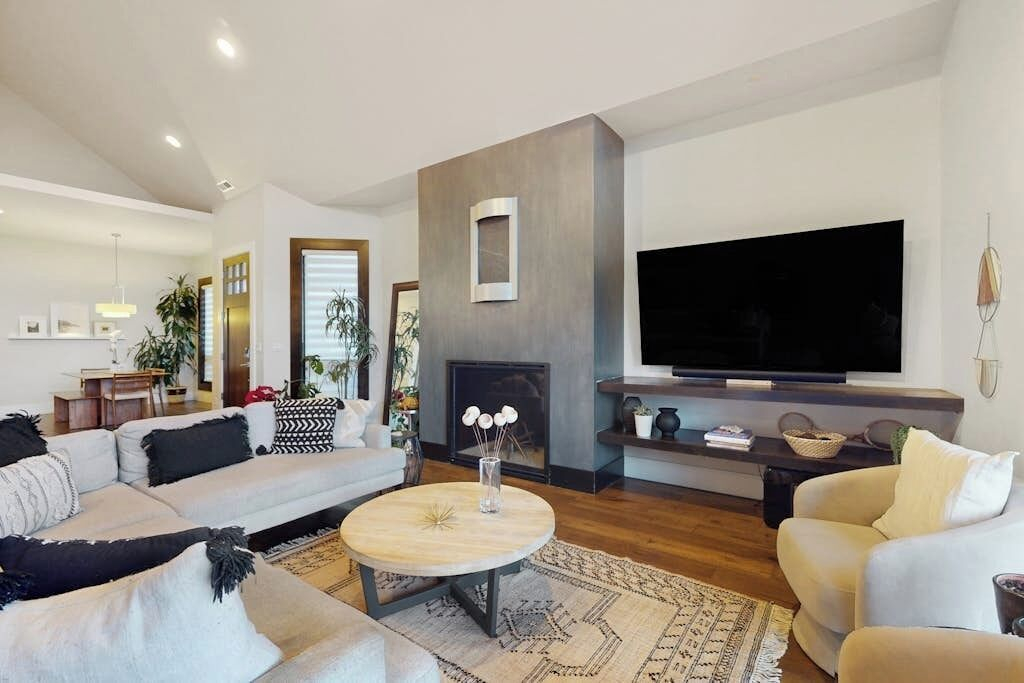 Modernist Mountain View Retreat in Old Mill - Photo 6