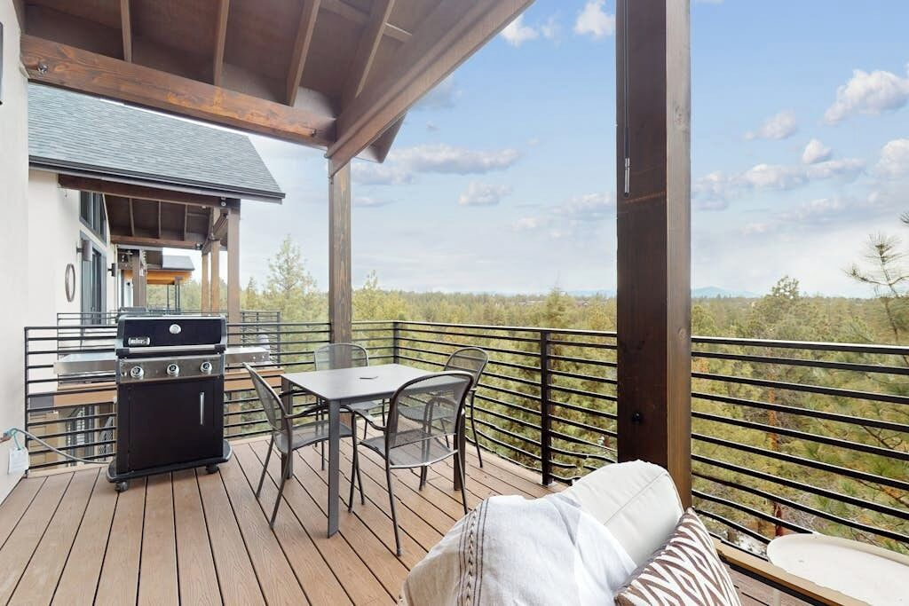 Modernist Mountain View Retreat in Old Mill - Photo 1