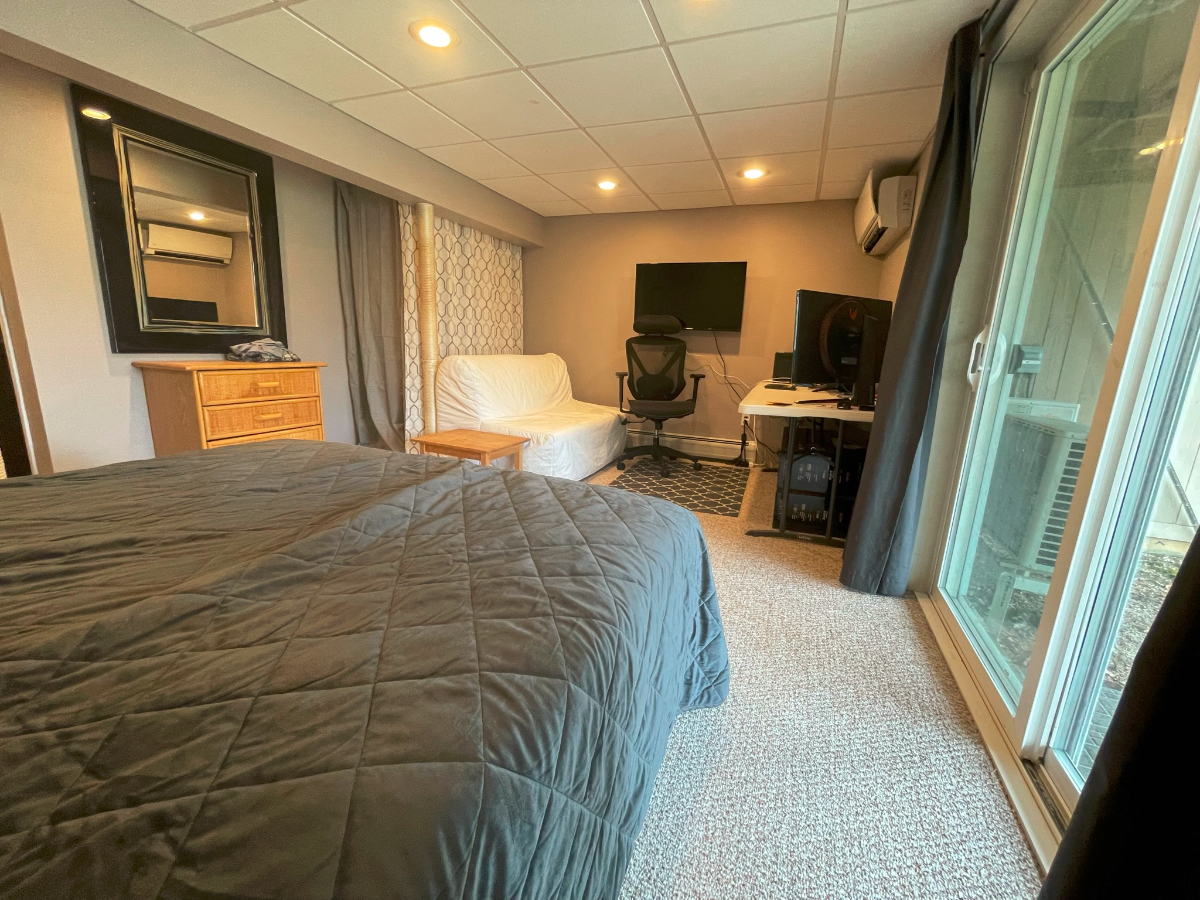 Huge Private Furnished Stonehedge Room - Photo 2