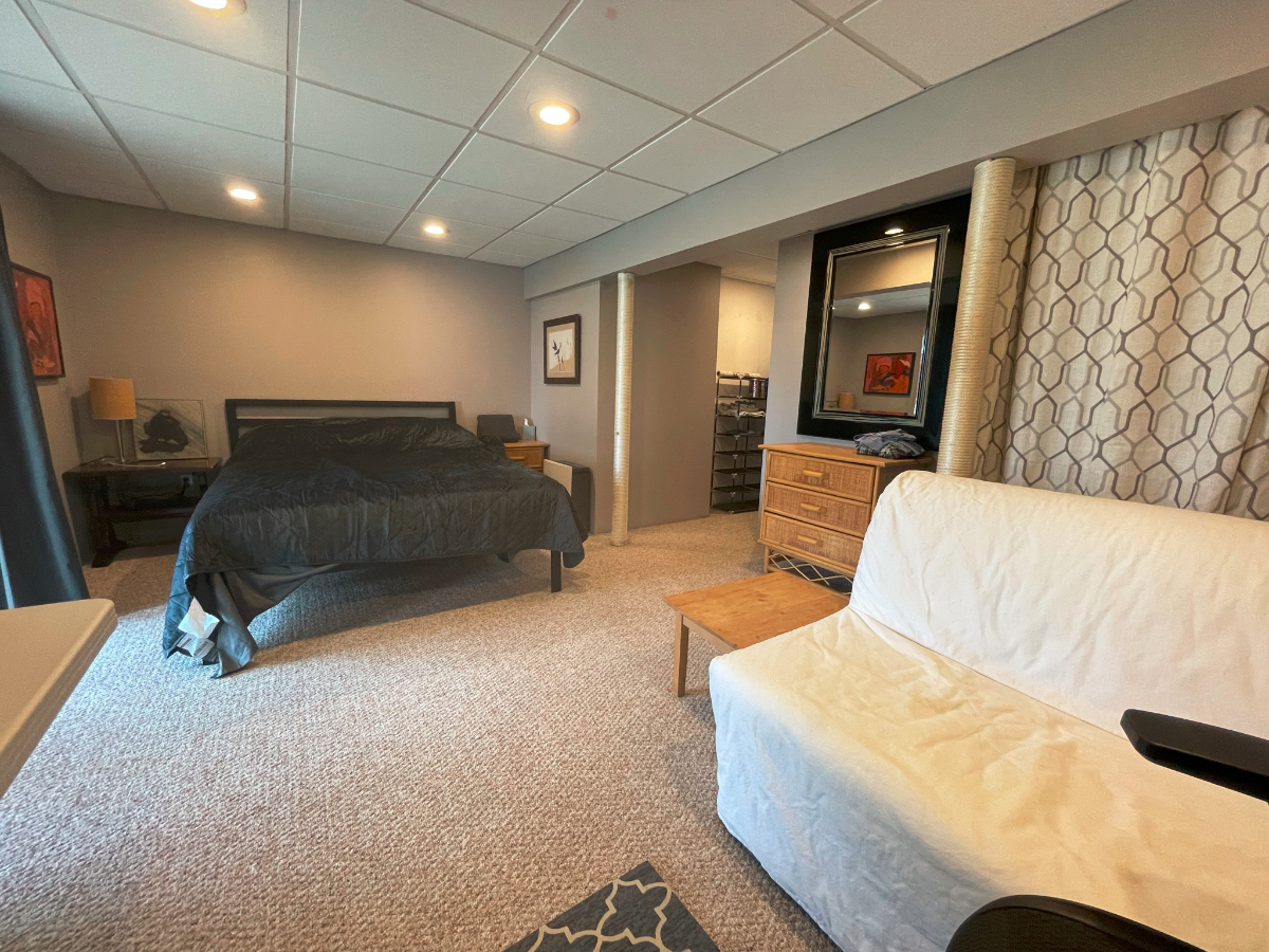 Huge Private Furnished Stonehedge Room - Photo 3