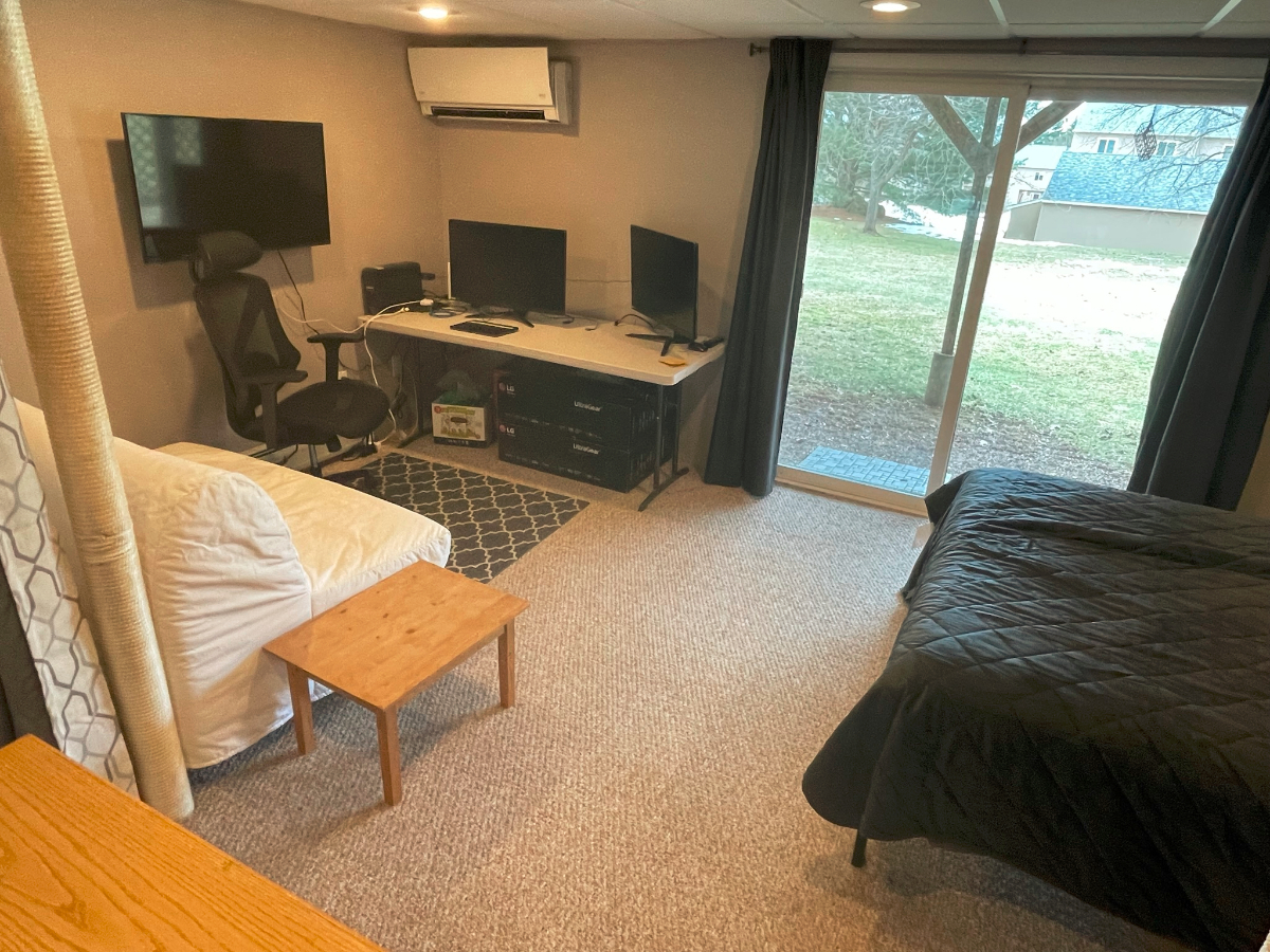 Huge Private Furnished Stonehedge Room - Photo 4