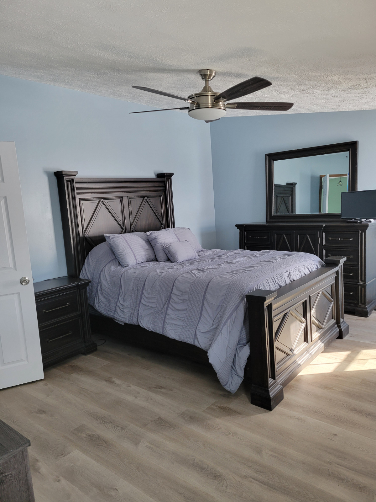 Quiet 3 Bedroom Home - Photo 4
