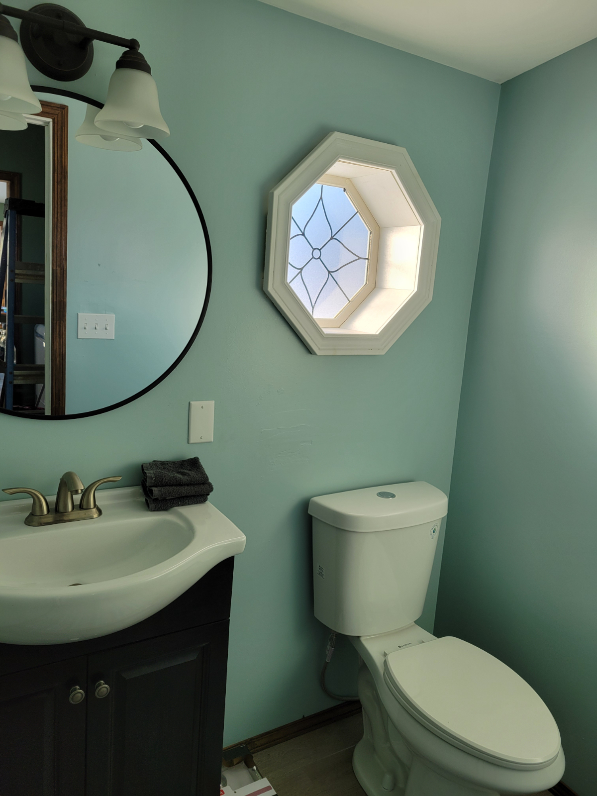 Quiet 3 Bedroom Home - Photo 12