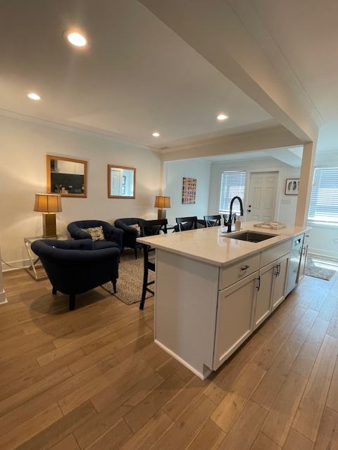 Cozy Spacious Modern 1 BR Condo - Photo 5