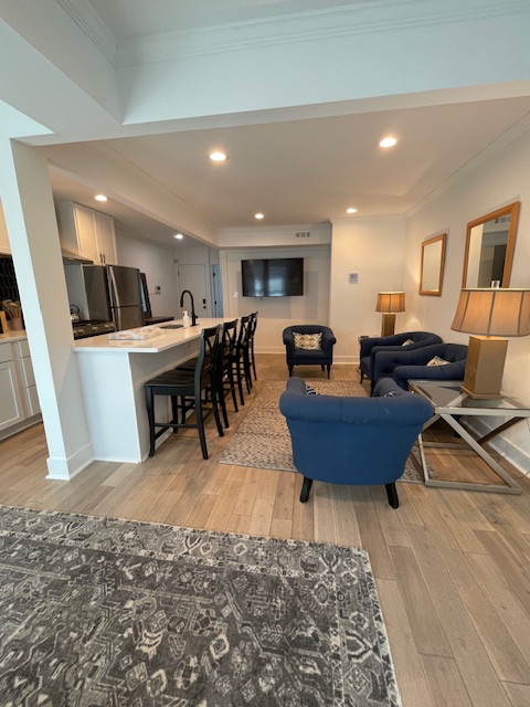 Cozy Spacious Modern 1 BR Condo - Photo 9