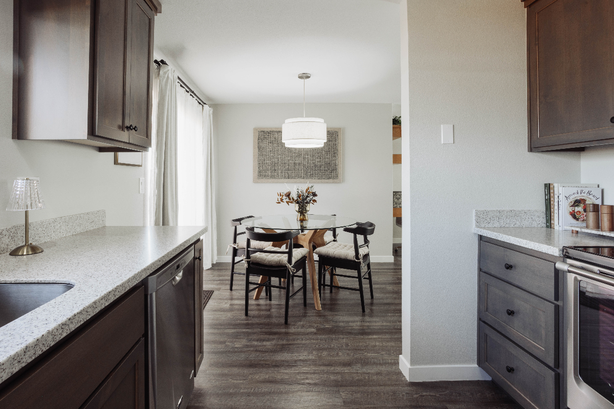 Cozy Stay Near RDM Airport - Photo 6