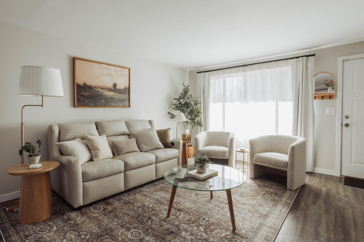 Cozy Stay Near RDM Airport - Photo 1