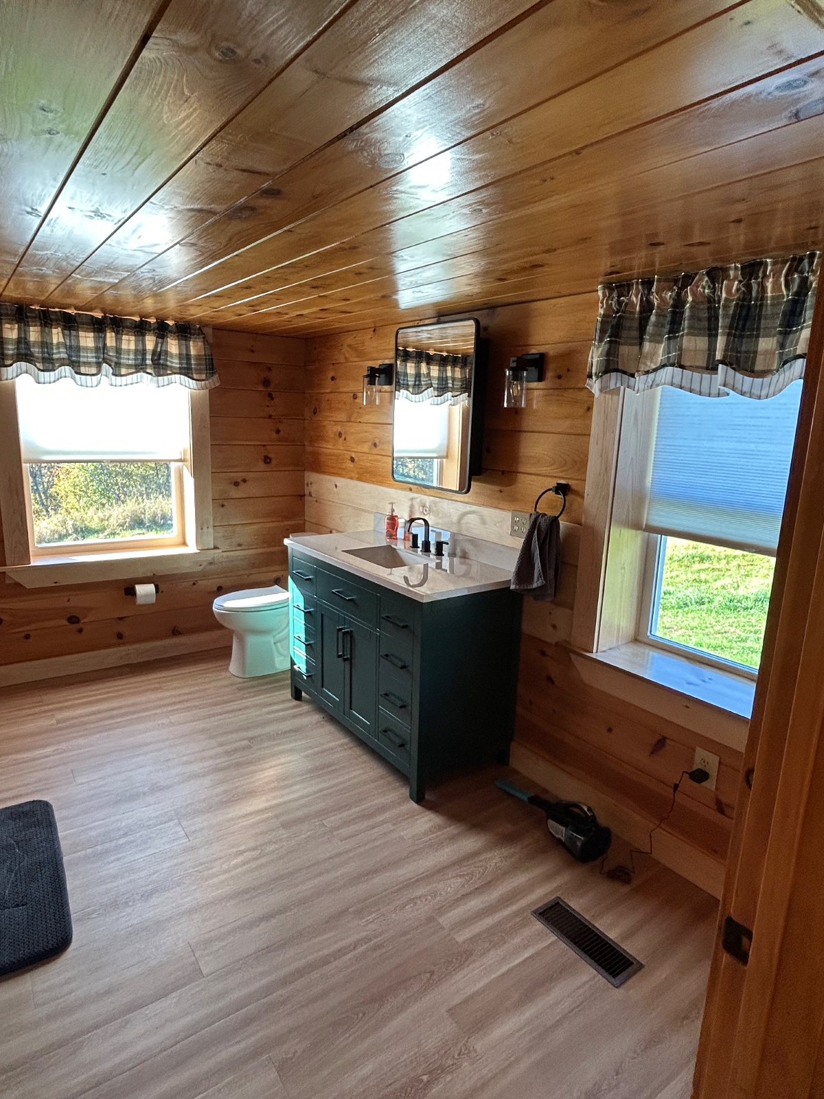 Beautiful 2 bedroom farmhouse - Photo 7