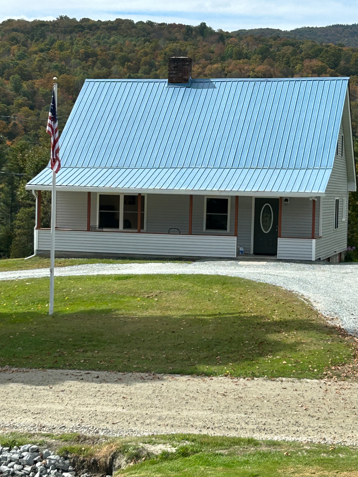 Beautiful 2 bedroom farmhouse - Photo 1