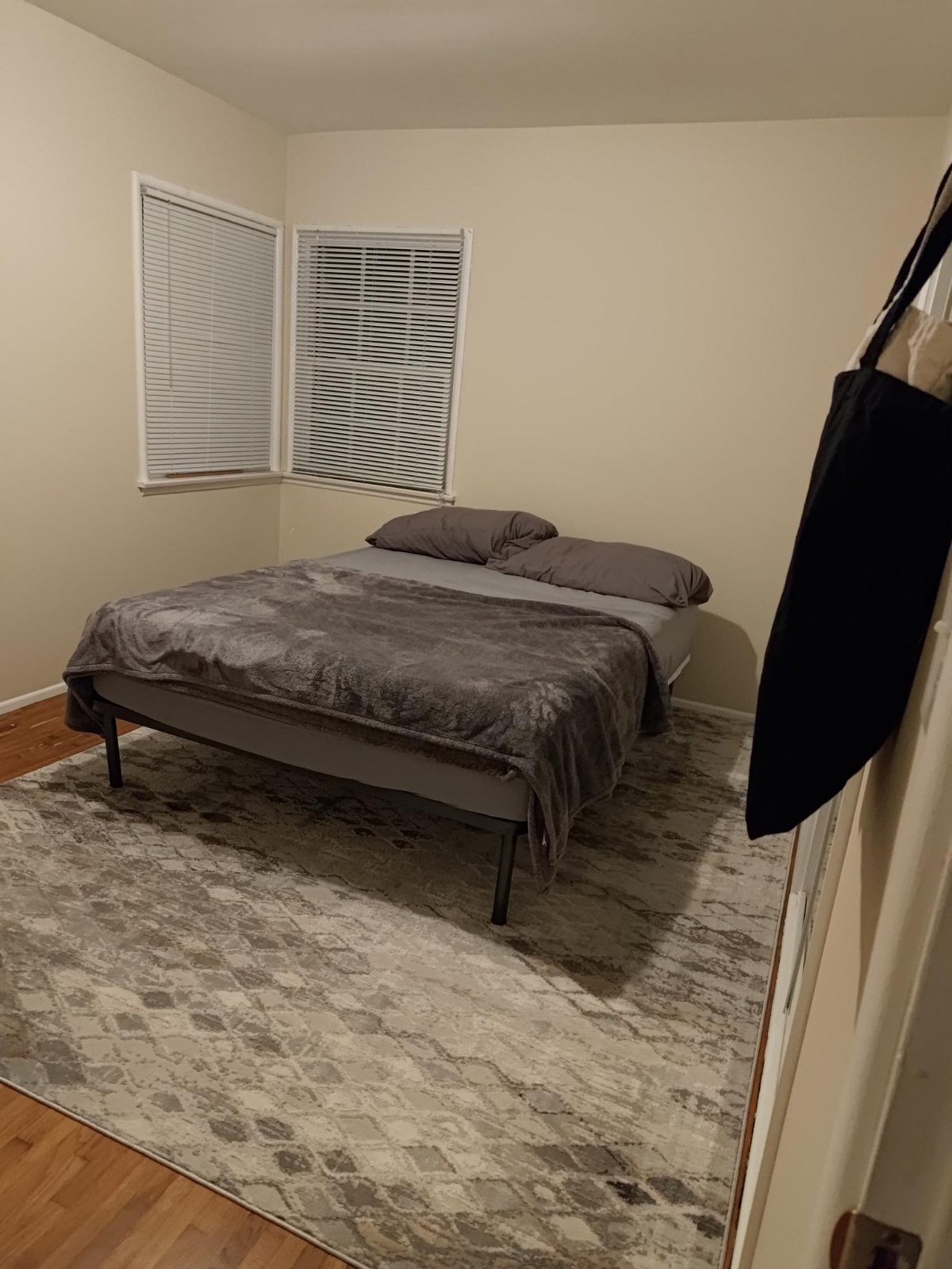 Shared house with professional adults