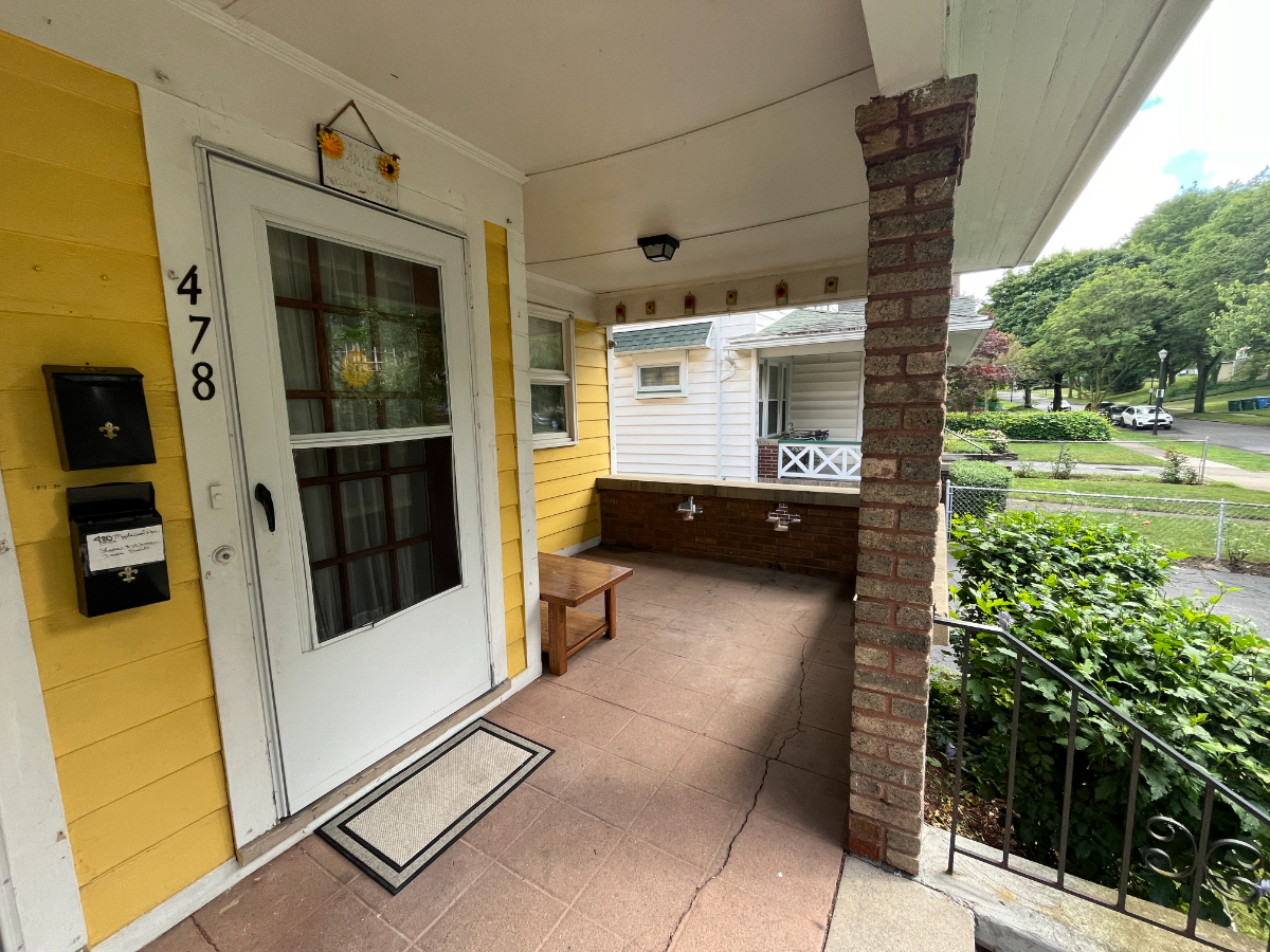 Quiet 3BR 1BA close to Rochester Hospitals near a Park - Photo 3