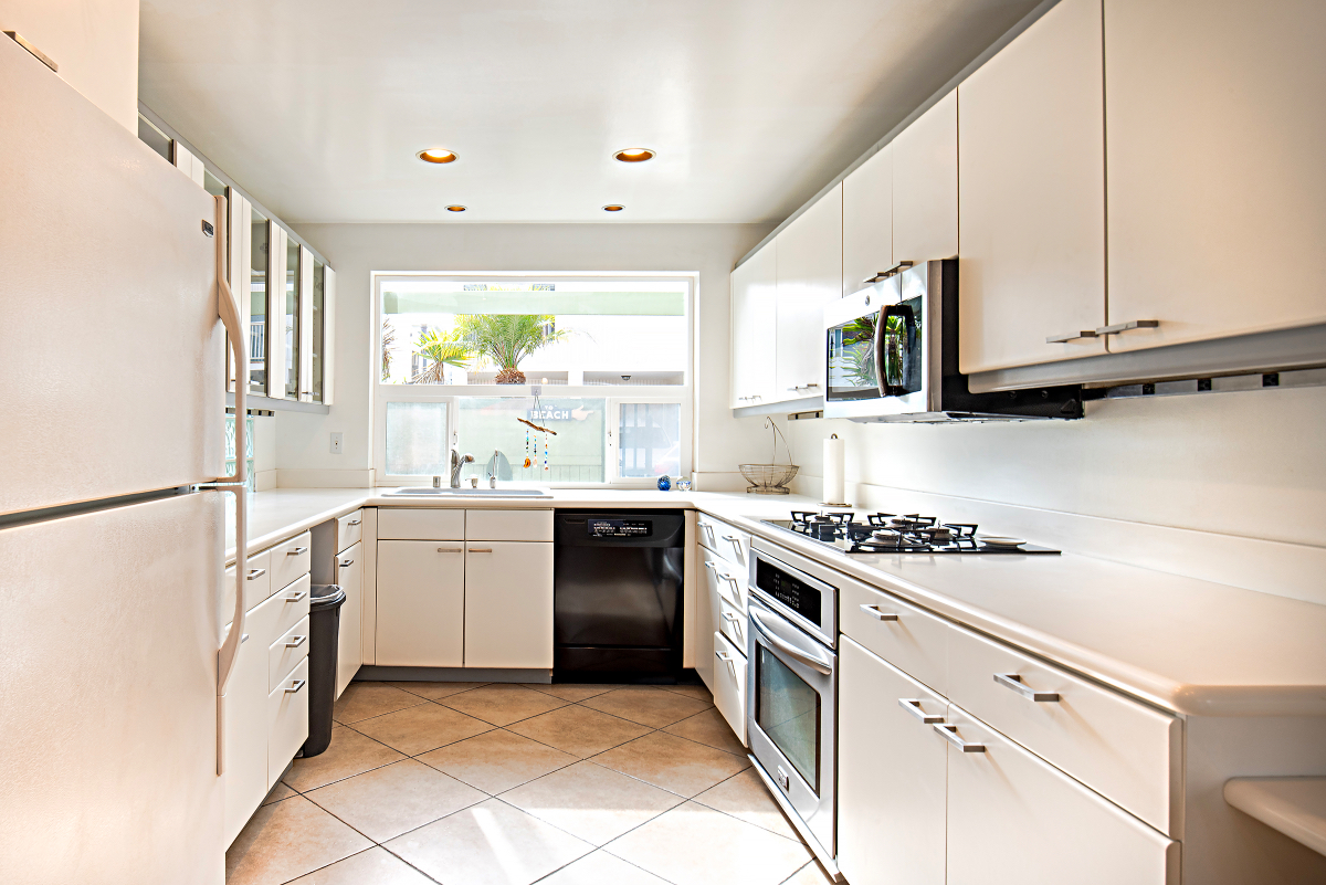 Furnished Ventura Beach House Pierpont Lanes 4 doors from the sand - Photo 6