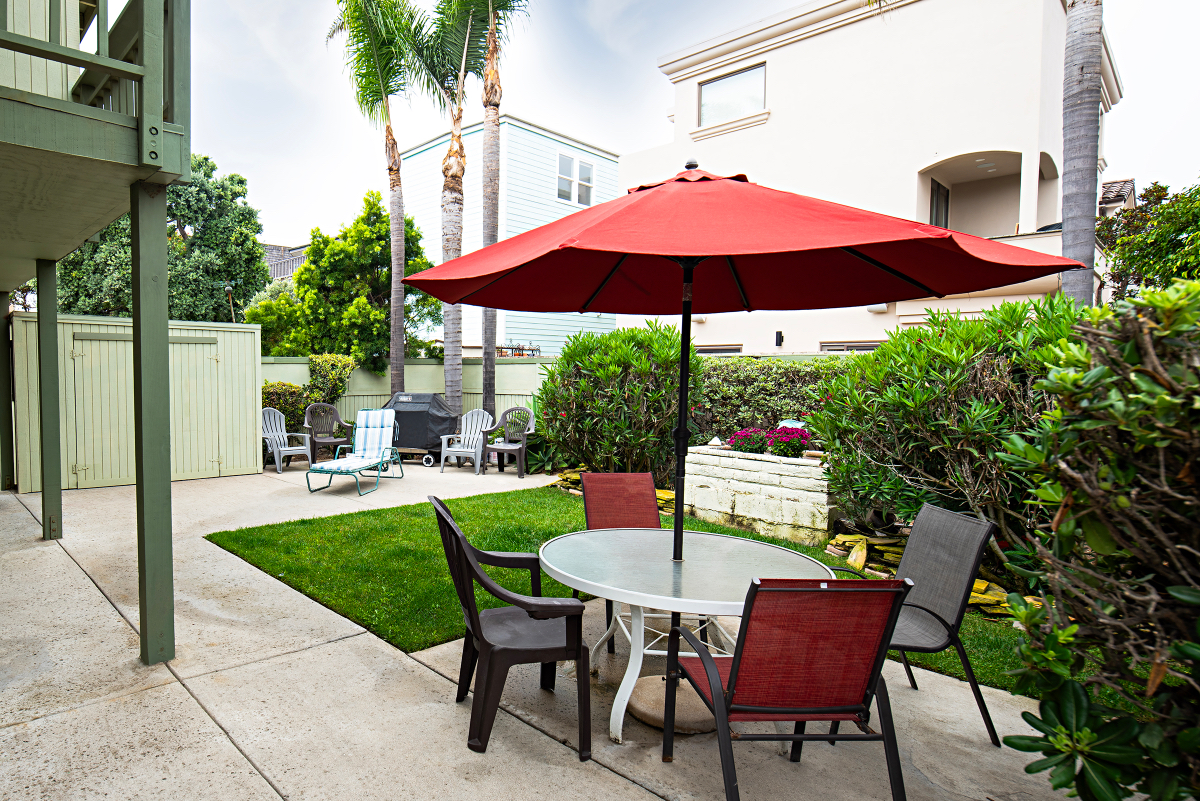Furnished Ventura Beach House Pierpont Lanes 4 doors from the sand - Photo 3