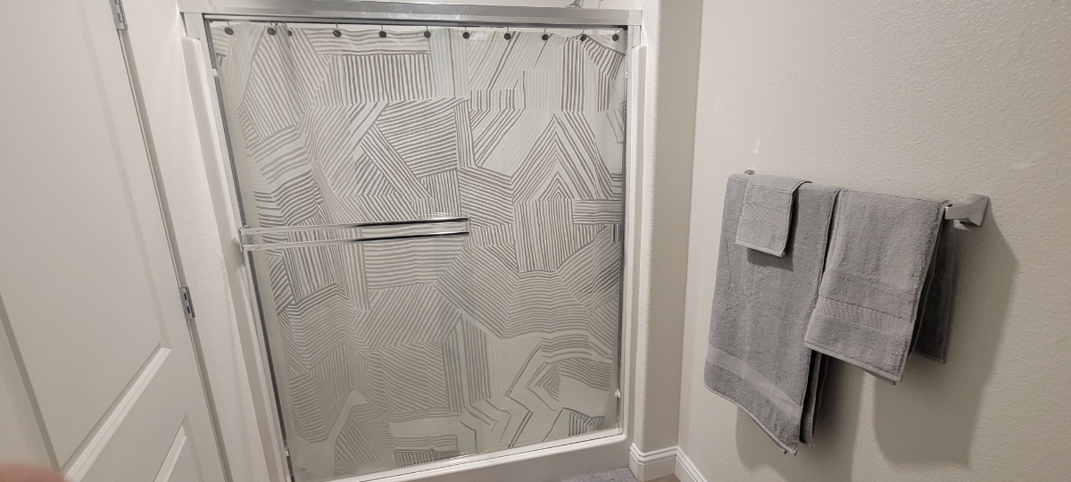 A beautiful space. Private Master Suite with full bath and walk in closet - Photo 5
