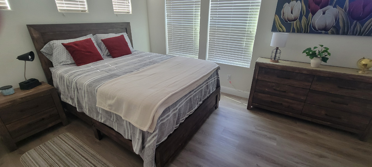 A beautiful space. Private Master Suite with full bath and walk in closet - Photo 2