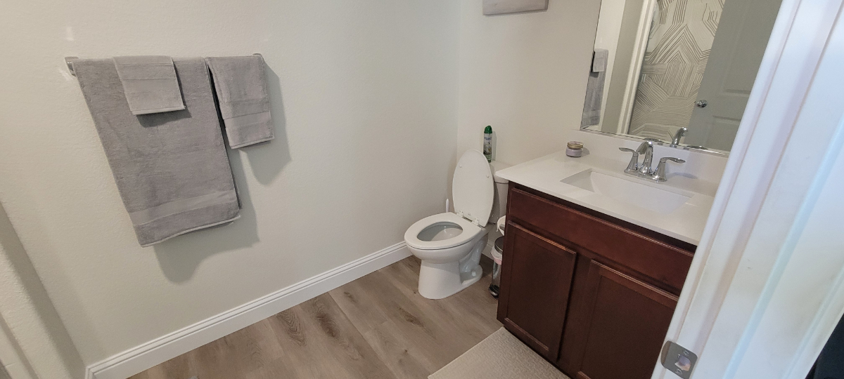 A beautiful space. Private Master Suite with full bath and walk in closet - Photo 4