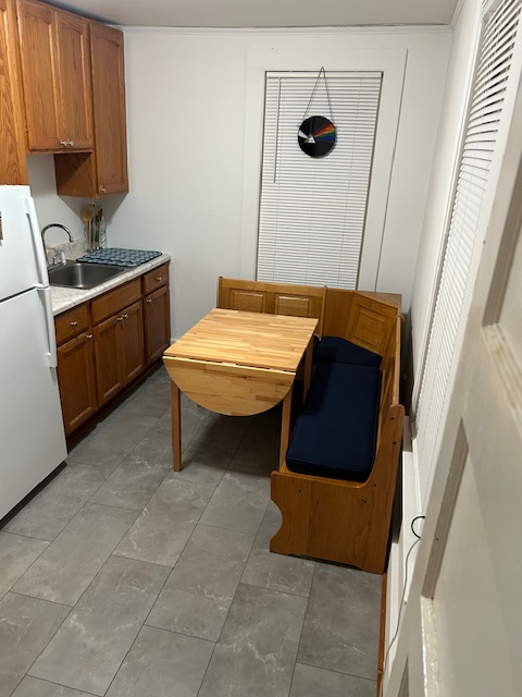 2 Bedroom apartment with bonus space and shared yard in great location. 1 mile to the beach and down - Photo 6