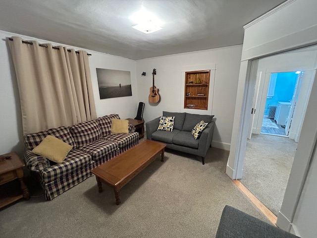 2 Bedroom apartment with bonus space and shared yard in great location. 1 mile to the beach and down - Photo 1