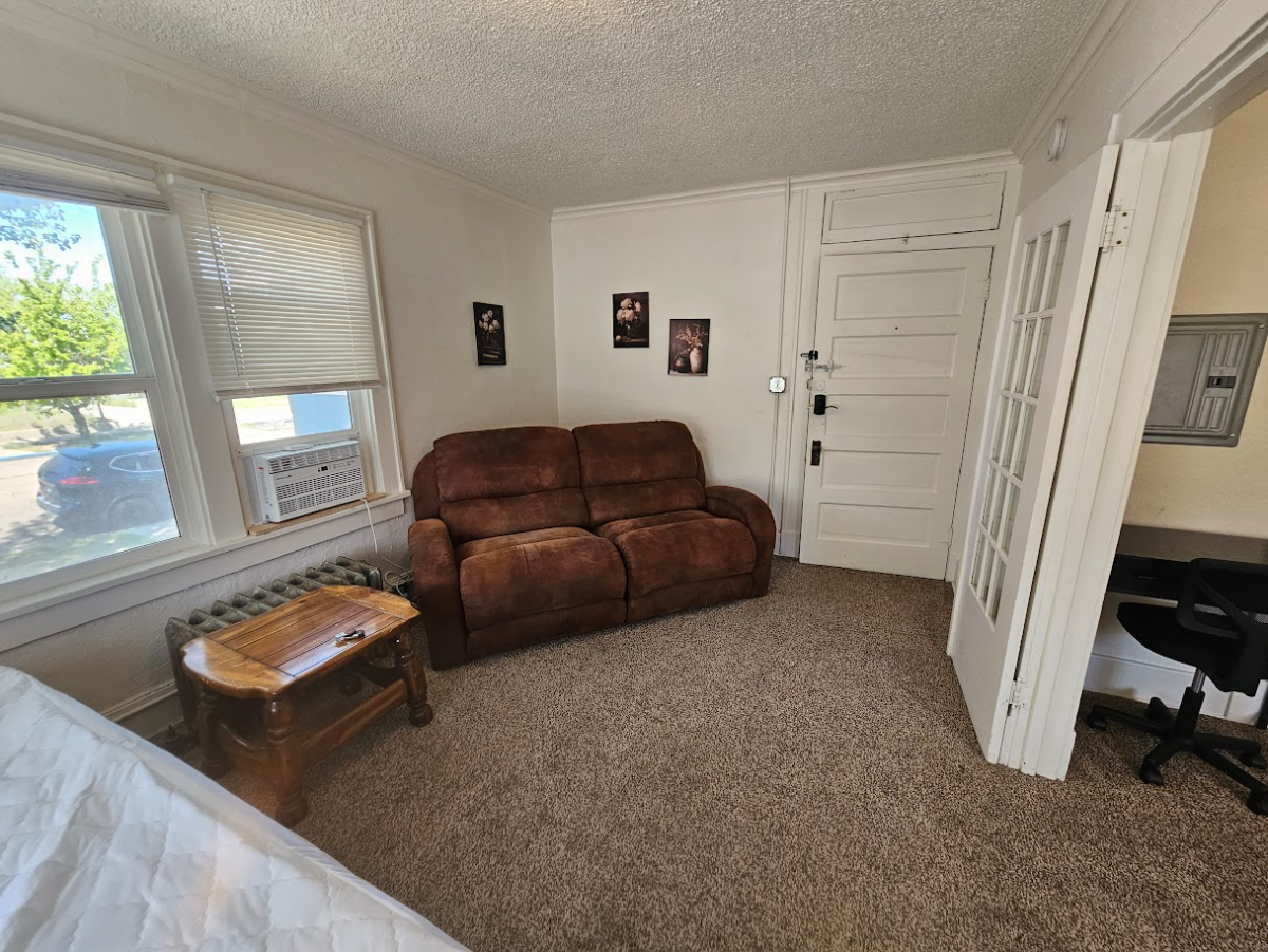 Paul's Place - Photo 9