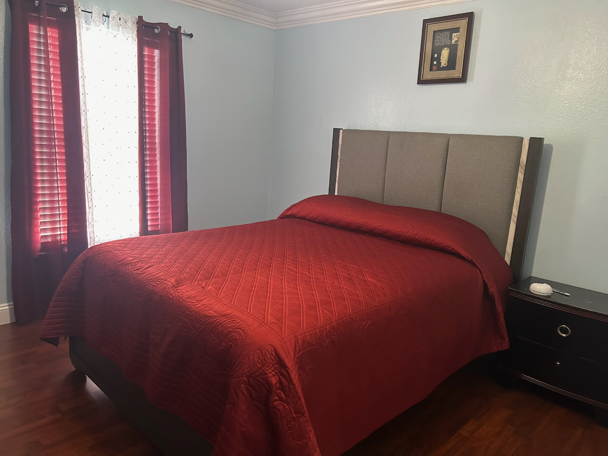 Beautiful Queen sized Bedroom