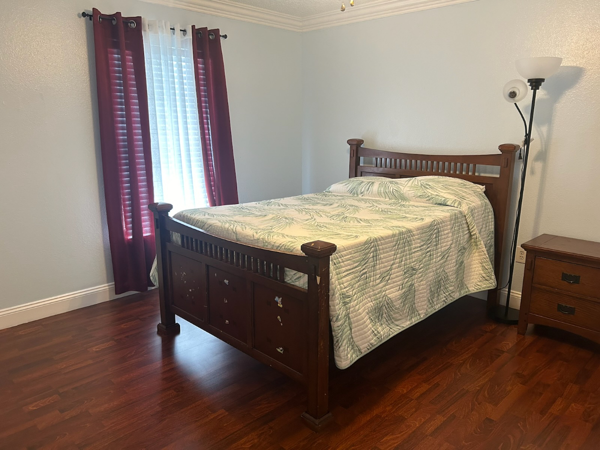 Cozy Queen Sized Bedroom