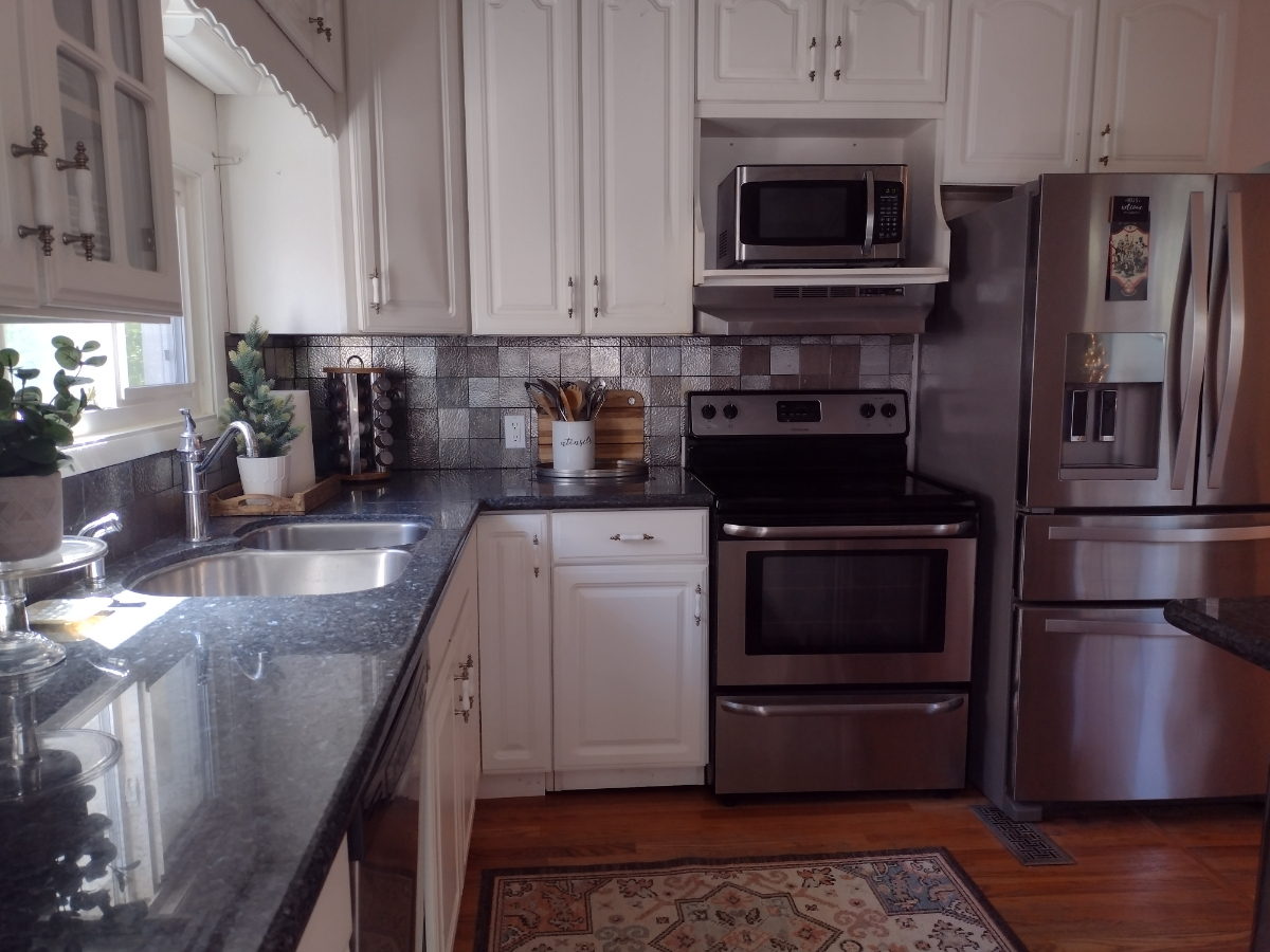 3 Bdrm Peaceful Retreat Blocks from Downtown, Capitol & Hospital - Photo 6