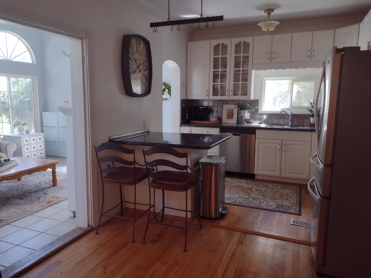 3 Bdrm Peaceful Retreat Blocks from Downtown, Capitol & Hospital - Photo 5