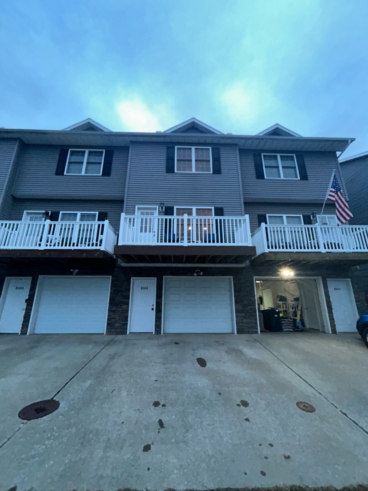Spacious and Modern 2BR/2,5BA Townhouse - Photo 2