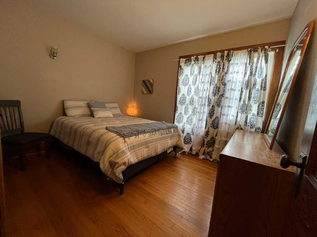 3 Bedroom Upstairs Apartment - Photo 7
