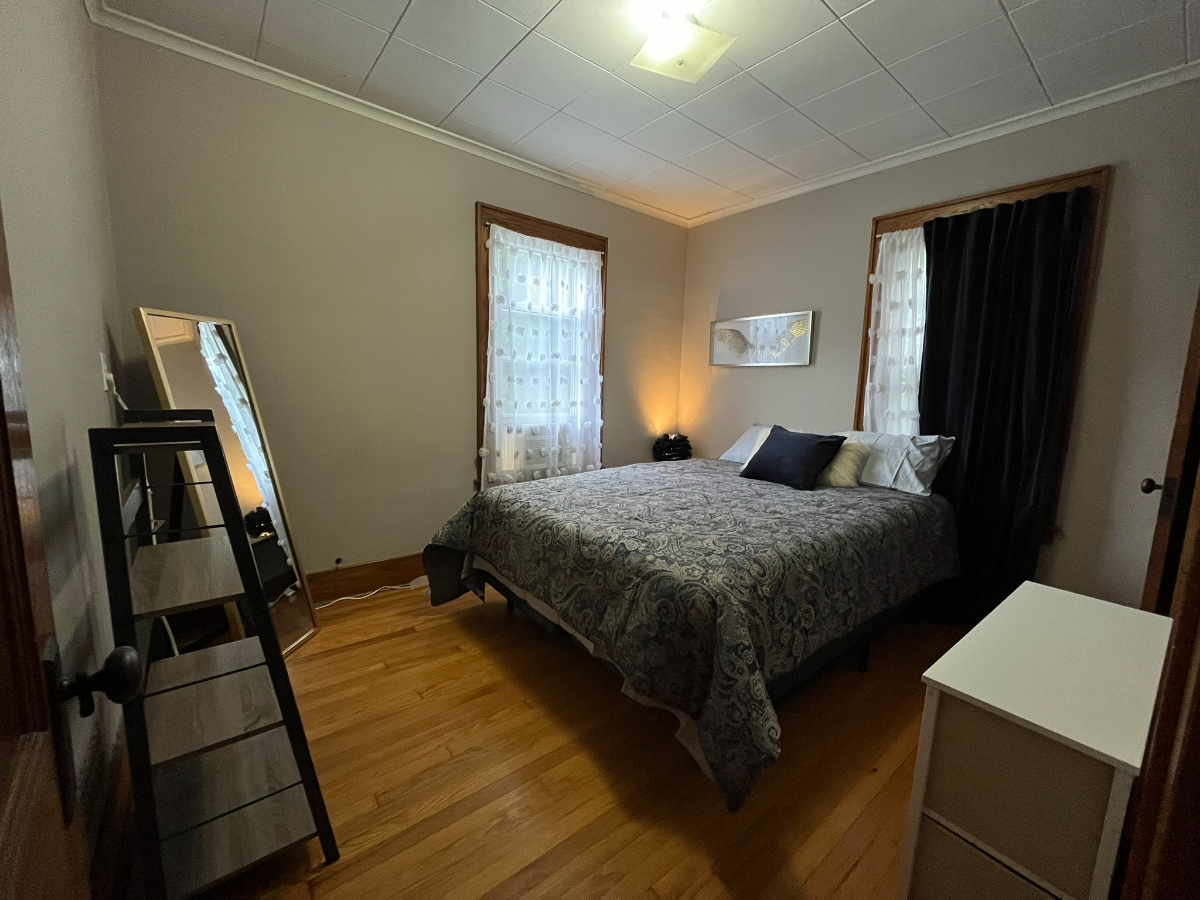 3 Bedroom Upstairs Apartment - Photo 8