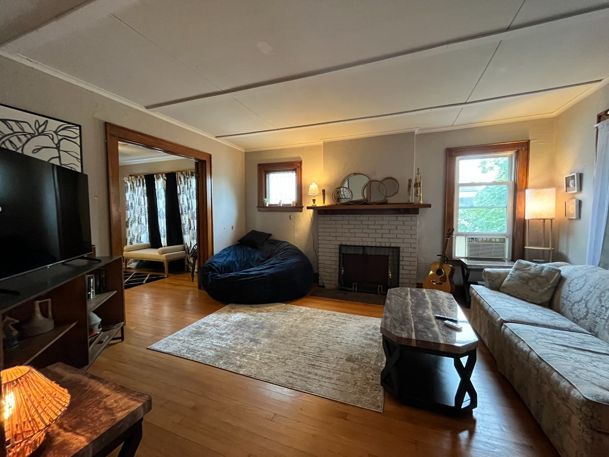 3 Bedroom Upstairs Apartment - Photo 3