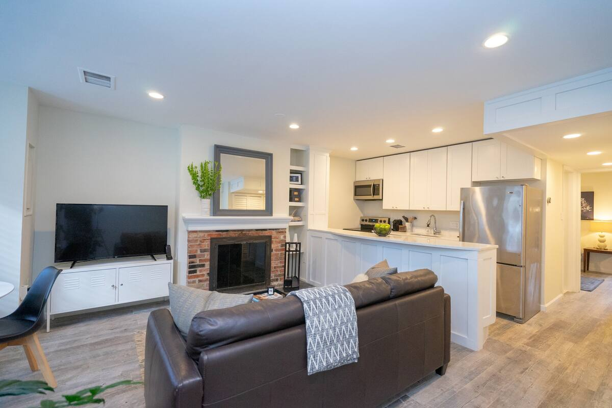 Charming 1BR/1BA Apartment in the Best of Logan Circle on 14th Street - Prime Location - Photo 2