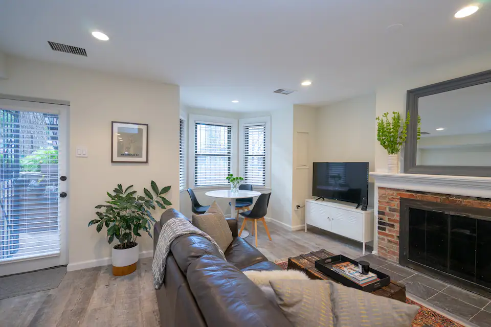 Charming 1BR/1BA Apartment in the Best of Logan Circle on 14th Street - Prime Location - Photo 1