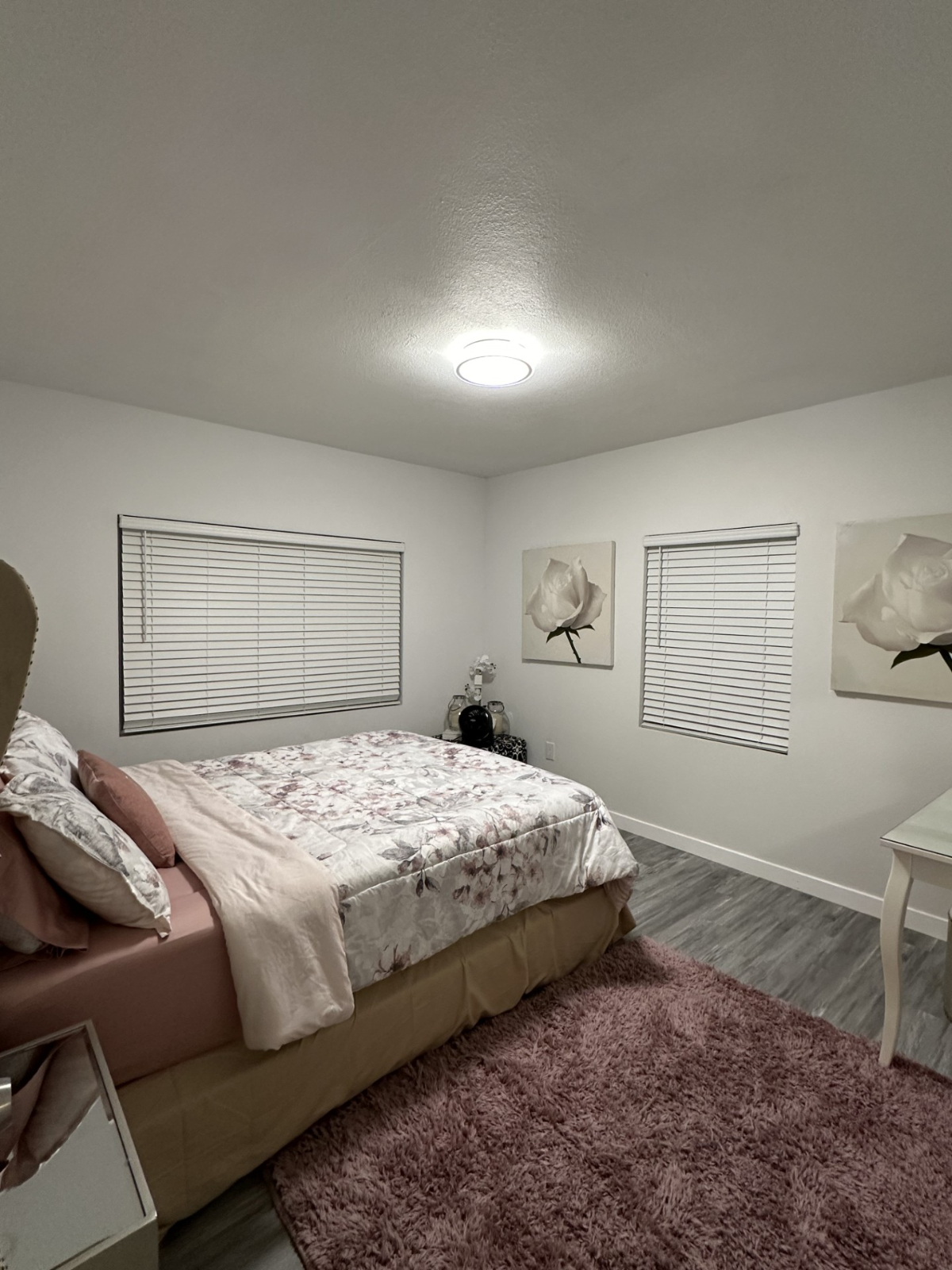 Cozy Queen Size Bedroom with Shared Bathroom
