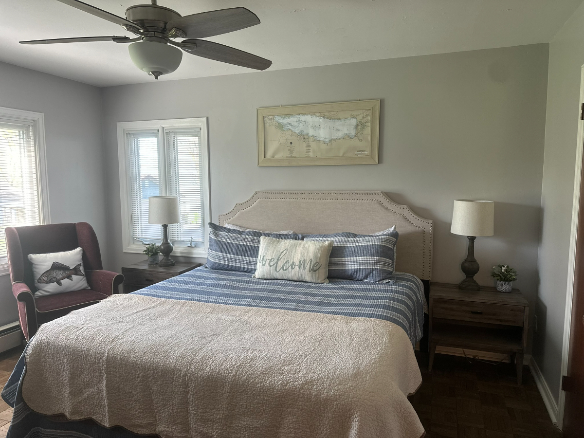 Direct lakefront Home Near Syracuse private boathouse, four bedrooms, screened porch, pet-friendly a - Photo 8