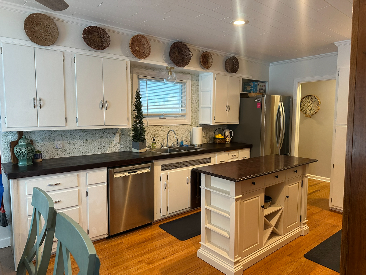 Direct lakefront Home Near Syracuse private boathouse, four bedrooms, screened porch, pet-friendly a - Photo 6