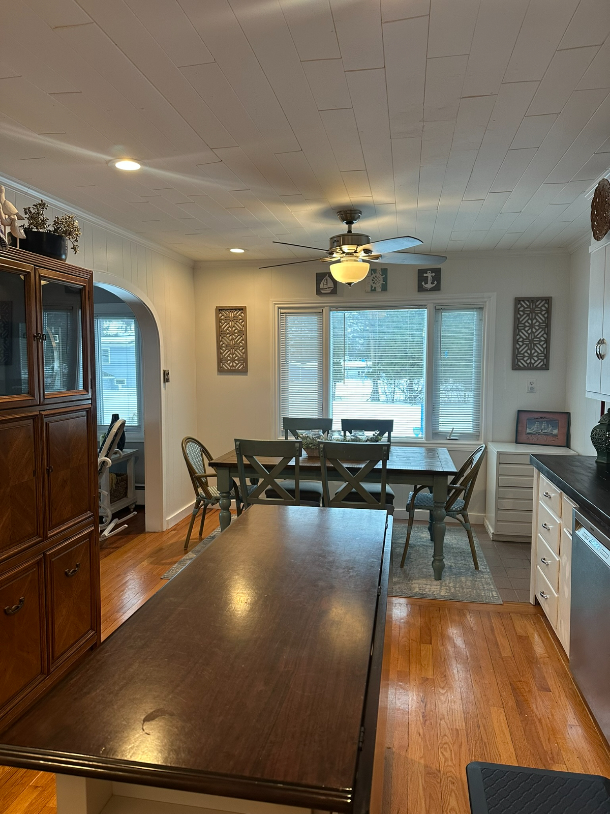 Direct lakefront Home Near Syracuse private boathouse, four bedrooms, screened porch, pet-friendly a - Photo 7
