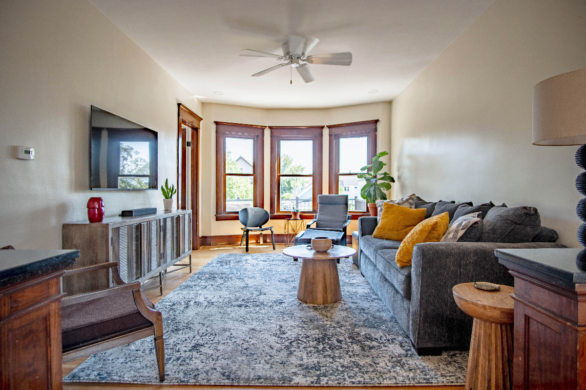 North Buffalo Respite - A Safe, Refined Retreat for Comfort & Relaxation Near Hospitals - Photo 1