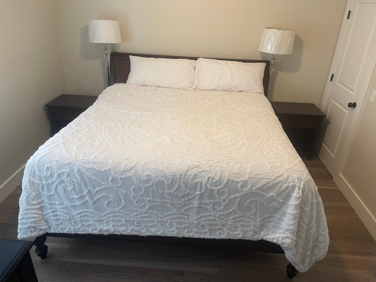 A beautiful master bedroom with a 75'' smart TV, a dresser, king size bed, air-conditioning in a new - Photo 1