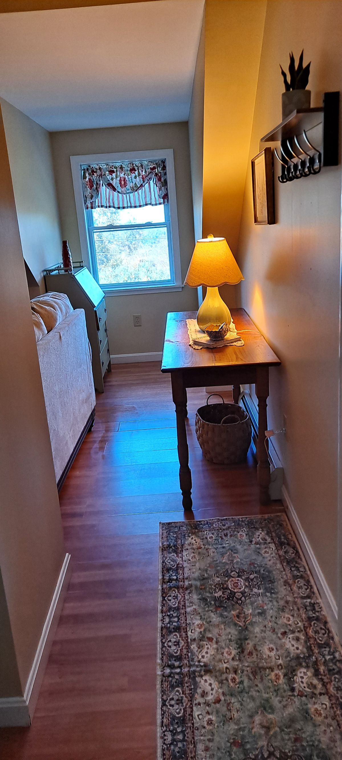 Cozy Apartment Close to Hospitals - Photo 5