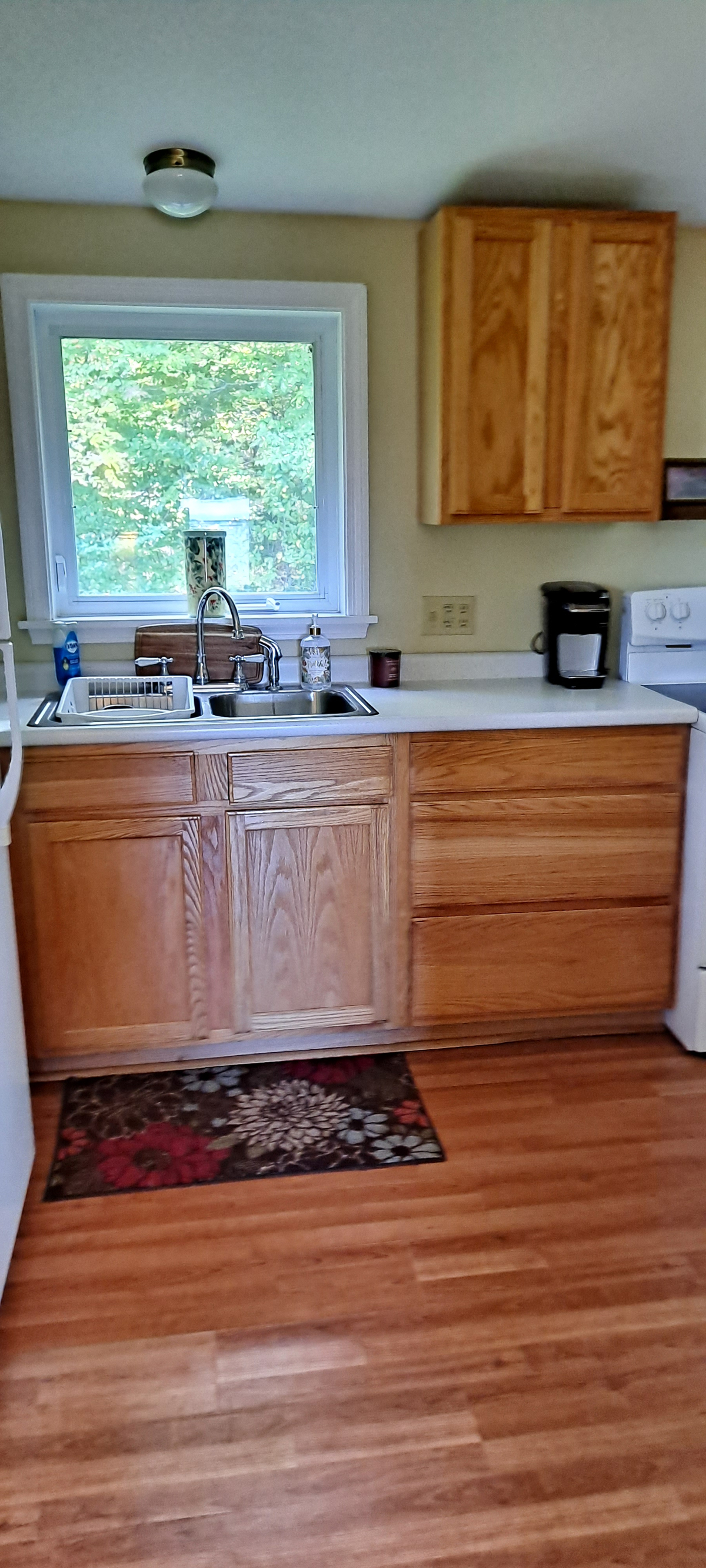 Cozy Apartment Close to Hospitals - Photo 6