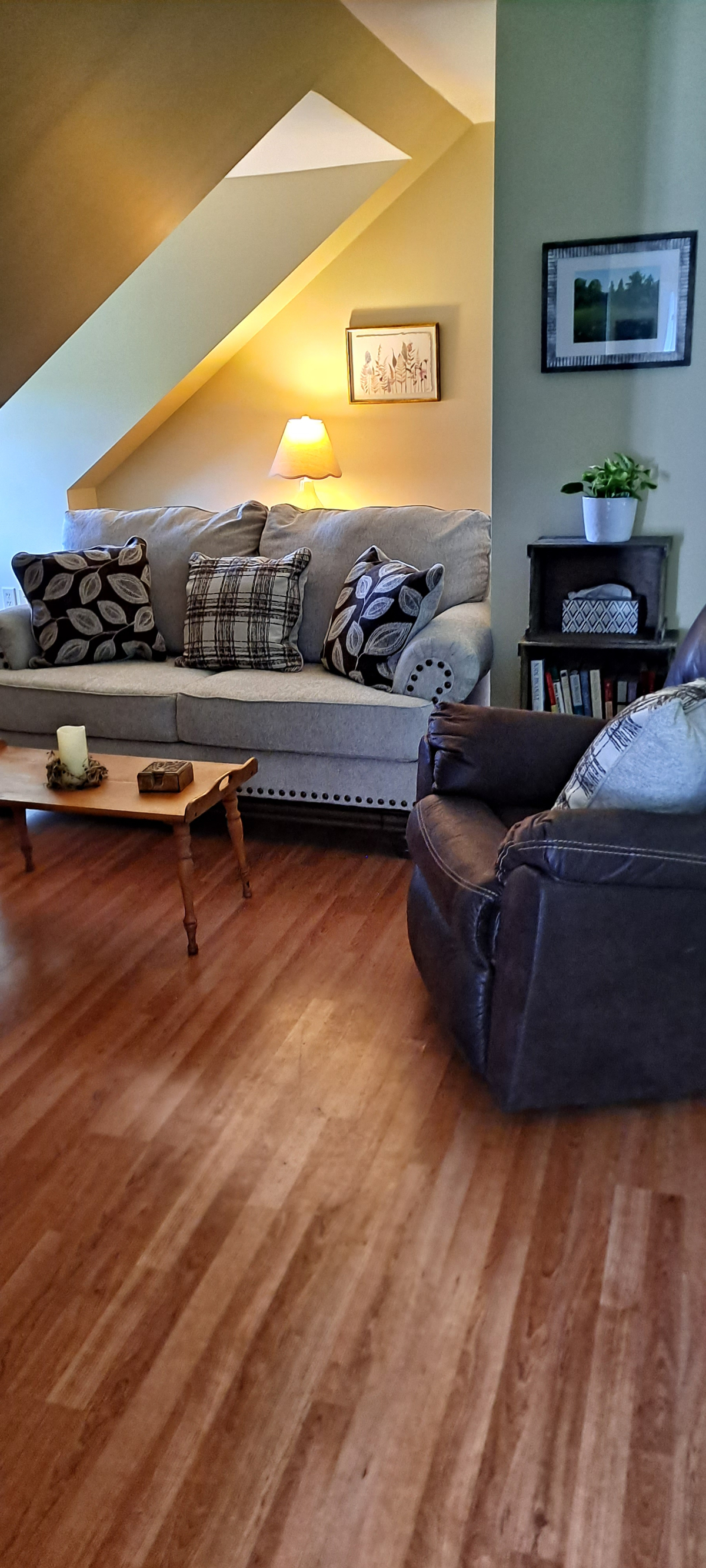 Cozy Apartment Close to Hospitals - Photo 7
