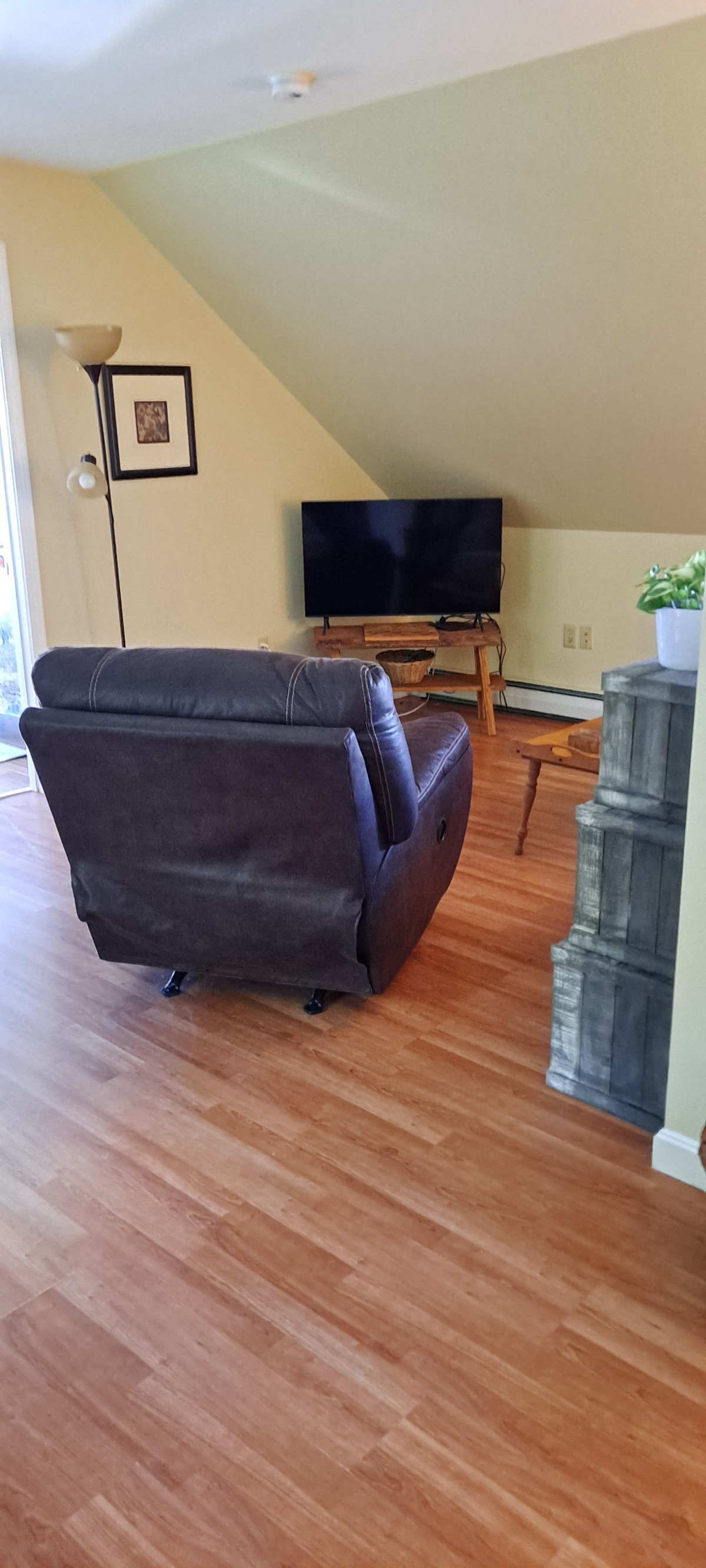 Cozy Apartment Close to Hospitals - Photo 8