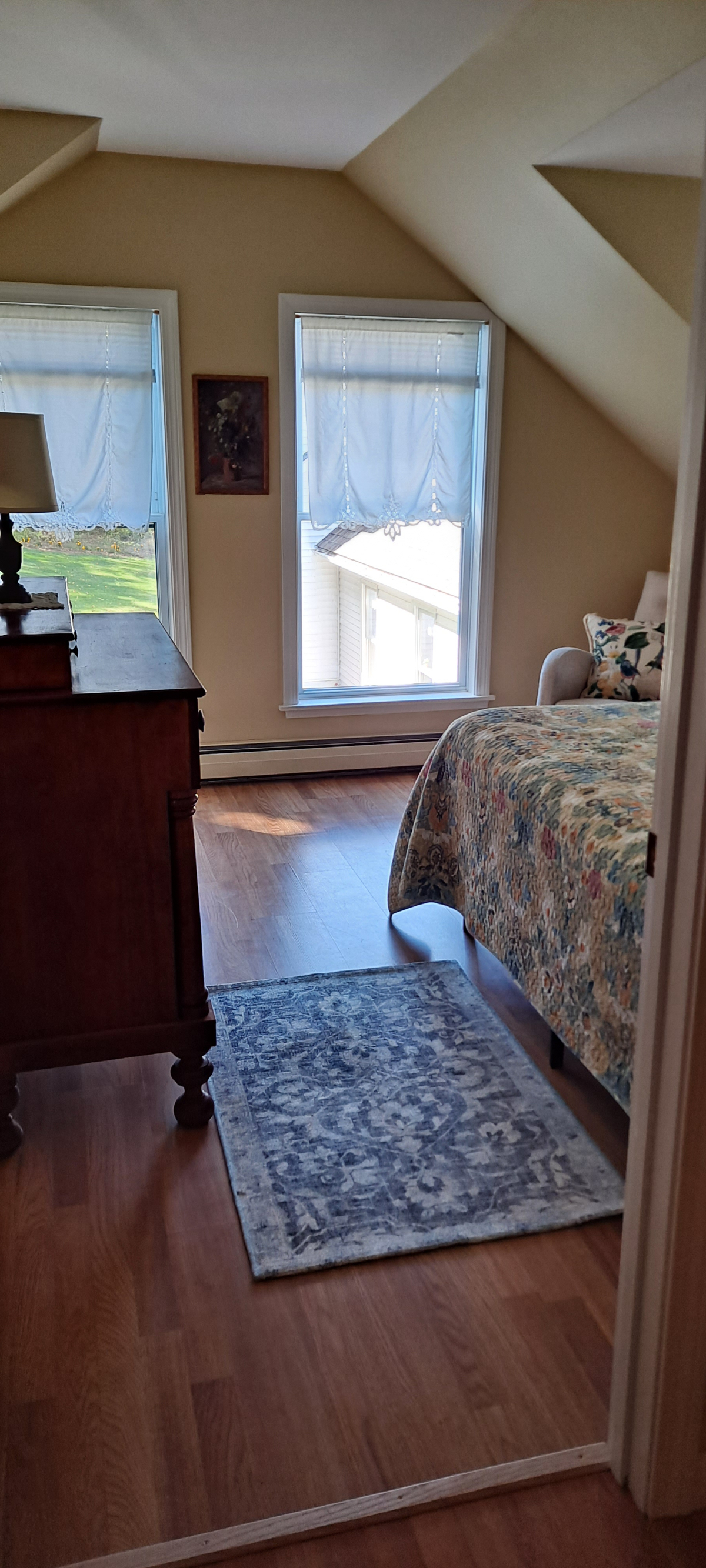 Cozy Apartment Close to Hospitals - Photo 10