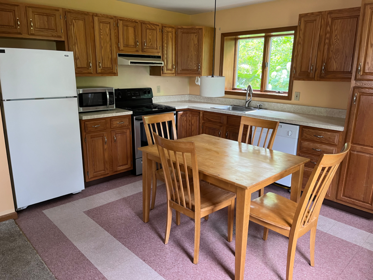 3 bed 2 bath Cooperstown Apt 2 - Photo 3