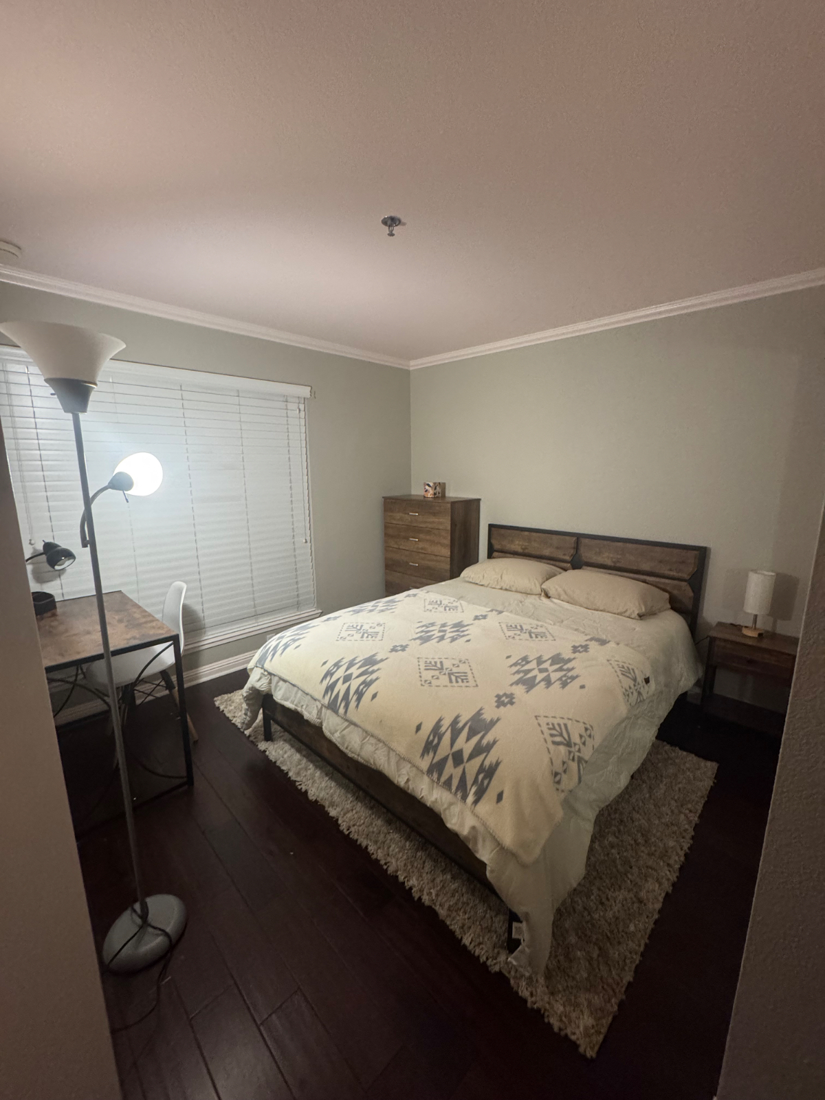 FULLY FURNISHED,Private room in 2bed 2bath Condo