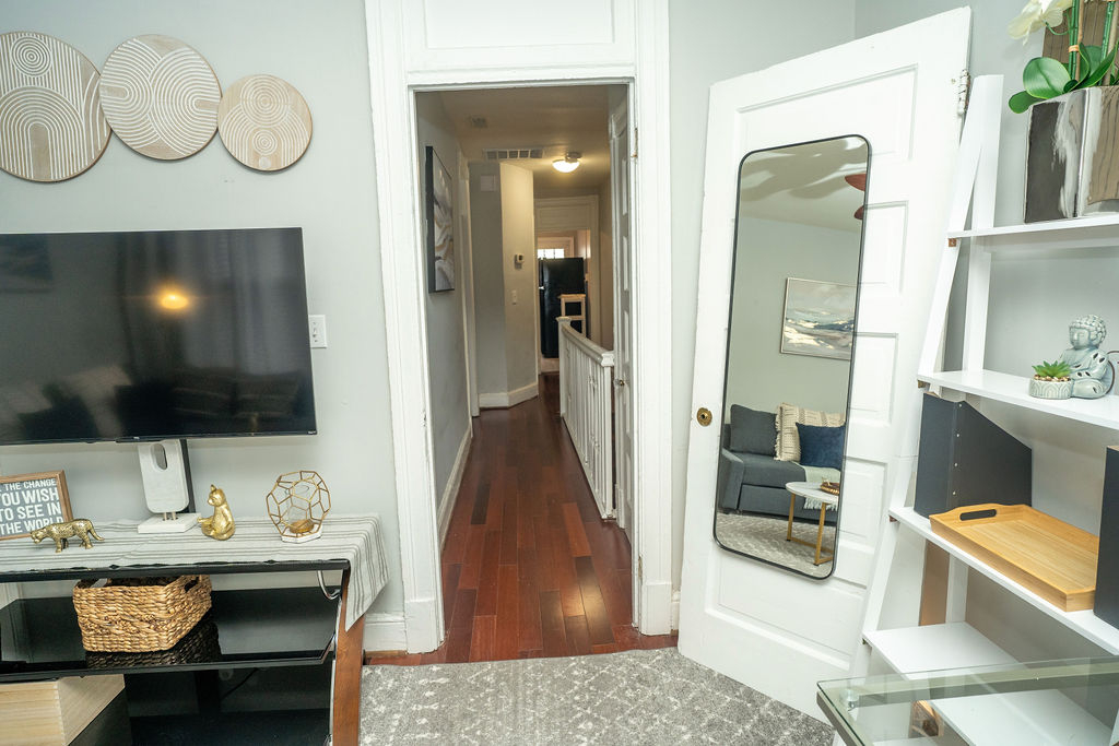 Exquisite Washington D.C apartment near major hospitals. 88 walk score. - Photo 6